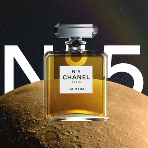 L'iconico profumo Chanel N 5 compie 100 anni 